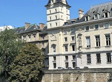 france/centre-val-de-loire/landmark/memorial-to-the-massacre-of-october-17th-1961