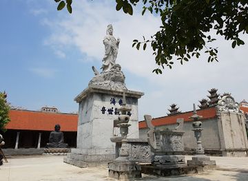 vietnam/northwest/landmark/vietnam-war-bunker