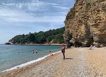 montenegro/budva-riviera/landmark/door-in-stone