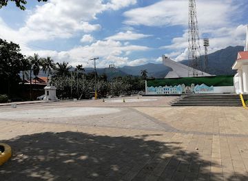honduras/mosquito-coast/landmark/plaza-de-las-banderas