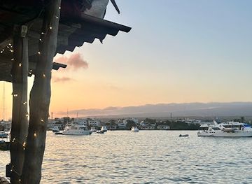 ecuador/puerto-ayora/landmark/the-point