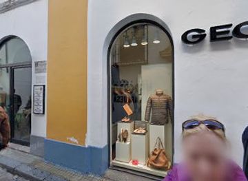 spain/cordoba/la-juderia/landmark/palacio-de-los-manriquez