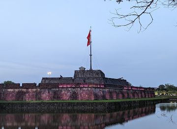 vietnam/hue/landmark/stage-of-flag
