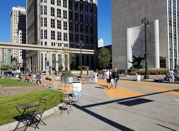 michigan/detroit/landmark/spirit-of-detroit-plaza