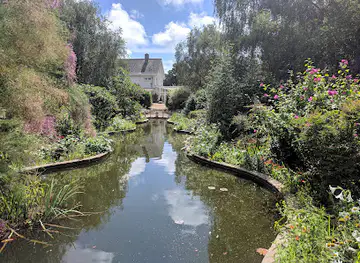 Reg's Award Winning Gardens