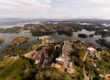 colombia/guatape/landmark/la-piedra-del-penol