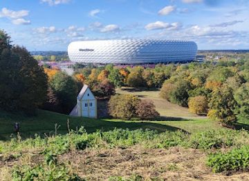 germany/munich/schwabing/landmark/kunst-am-bau-versunkenes-dorf