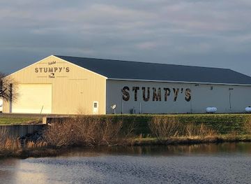 delaware/middletown/landmark/stumpy-s-hatchet-house-axe-throwing-bar