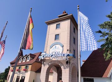 michigan/frankenmuth/landmark/ultimate-mirror-maze