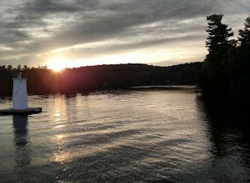 new-hampshire/dartmouth-lake-sunapee-region/landmark/burkehaven-lighthouse