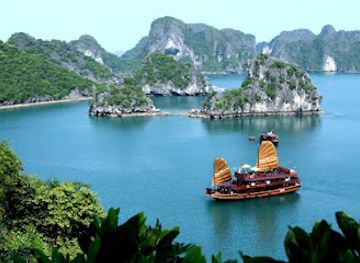 vietnam/ha-long-bay/landmark/ha-long-bay