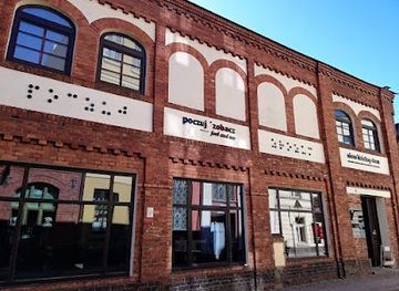 poland/kuyavian-pomeranian-lake-district/landmark/invisible-house