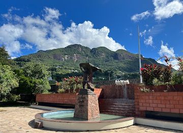 seychelles/praslin/landmark/liberty-monument