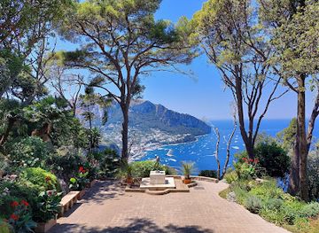 italy/capri/landmark/villa-lysis
