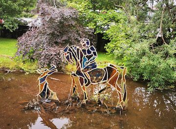 faroe-islands/miovagur/landmark/horse-sculpture