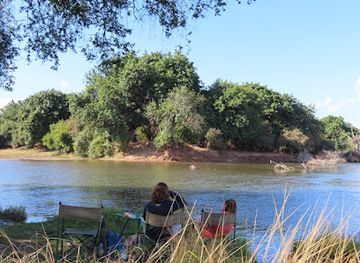zambia/lake-kariba/landmark/river-horse-safaris
