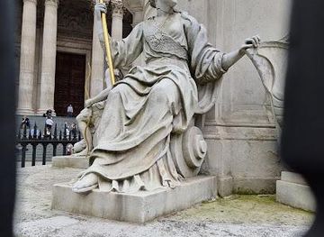 united-kingdom/london/landmark/queen-anne-statue