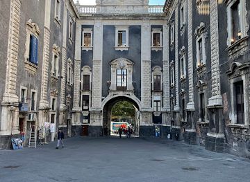 italy/catania/landmark/porta-uzeda