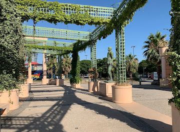 france/montpellier/port-marianne/landmark/place-des-grands-hommes