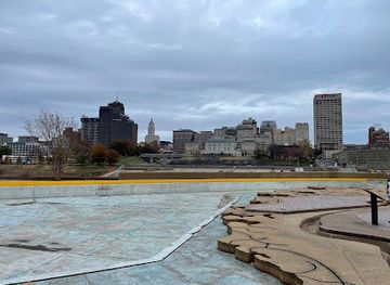 tennessee/memphis/landmark/the-mississippi-riverwalk