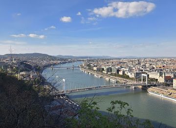 hungary/budapest/gellert-hill/landmark/gellert-hill-vista-point