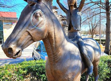 texas/plano/landmark/cowboy-statue