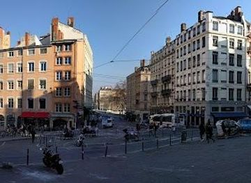 france/lyon/landmark/pl-saint-paul