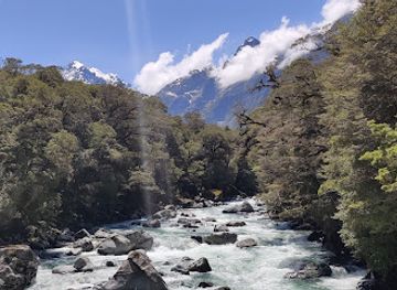 new-zealand/fiordland-national-park/landmark/tutoko-valley-river-hike