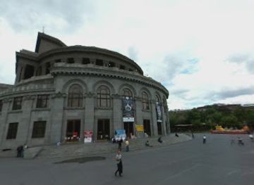 armenia/aparan/landmark/hovhannes-tumanyan-statue