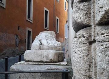 italy/rome/landmark/via-del-pie-di-marmo