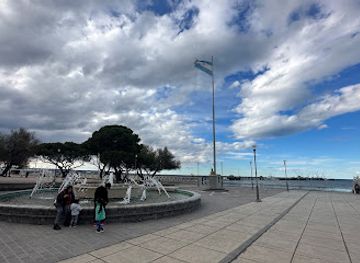 argentina/puerto-madryn/landmark/monumento-a-la-bandera