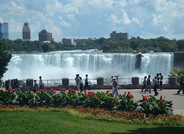 canada/niagara-falls/fallsview/landmark/queen-victoria-park