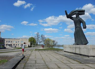 latvia/latgale/landmark/piemineklis-latviesu-sarkanajiem-strelniekiem