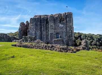 united-kingdom/renfrewshire/landmark/dundonald-castle-and-visitor-centre
