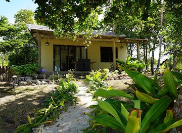 vanuatu/efate/landmark/whispering-palms