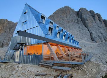 italy/val-di-fassa/landmark/santnerpasshutte