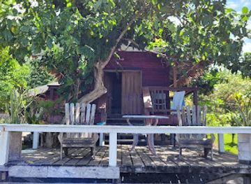 solomon-islands/western-province/landmark/b-17-dive-beach-bungalows