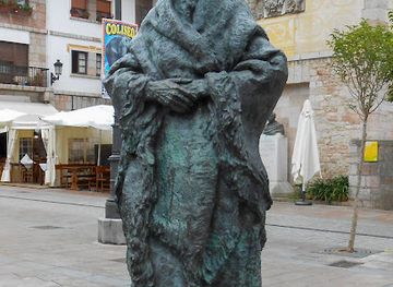 spain/asturias/landmark/anciana-asturiana-con-toquilla