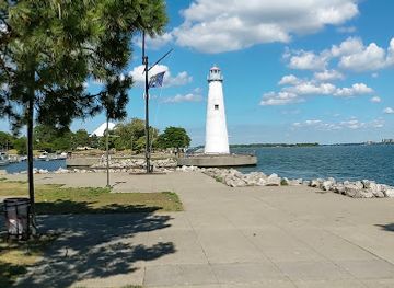 michigan/detroit/corktown/landmark/william-g-milliken-state-park-and-harbor