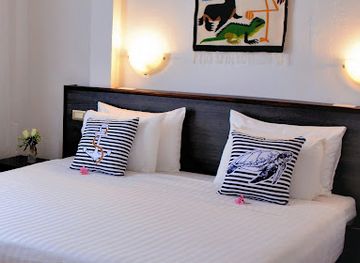 ecuador/galapagos-islands/landmark/captain-max-b-b