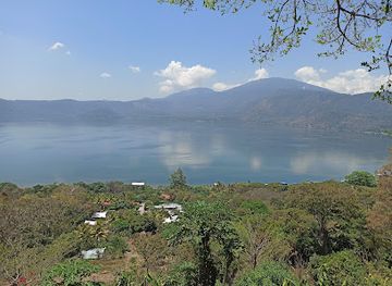 el-salvador/lake-coatepeque/landmark/restaurante-las-palmeras