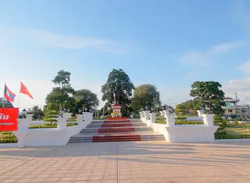 Nouhak Phoumsavanh Memorial Park