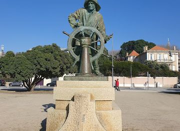 portugal/porto/foz-do-douro/landmark/estatua-o-homem-do-leme