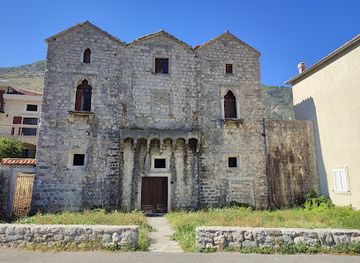 montenegro/bay-of-kotor/landmark/tre-sorelle-palace