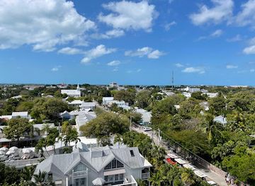 florida/key-west/landmark/key-west-lighthouse-sunset-experience