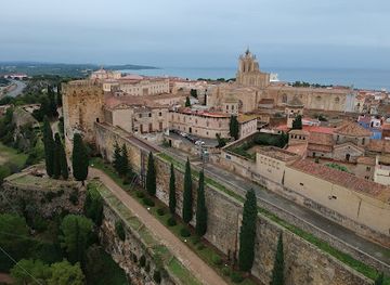 spain/tarragona/landmark/passeig-arqueologic