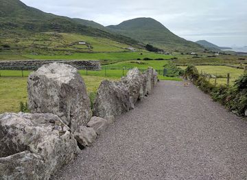ireland/county-kerry/landmark/loher-stone-fort