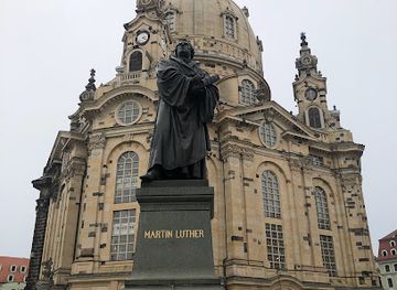 germany/dresden/landmark/martin-luther-statue