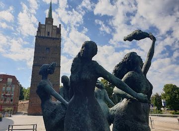 germany/rostock/landmark/sieben-stolze-schwestern-kusst-das-eine-meer