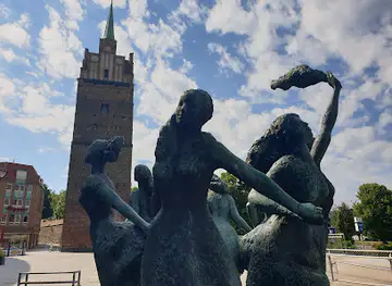 Sieben stolze Schwestern küsst das eine Meer